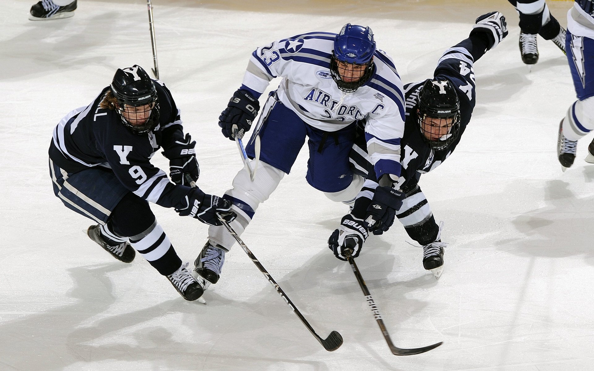 《电竞行业的“软实力”培养:团队合作与心理素质》,电竞团队科普
