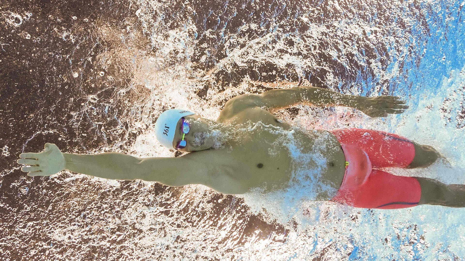 女足比赛中,中国队球员黄某奉献精彩传球,中国女足相关人员问责